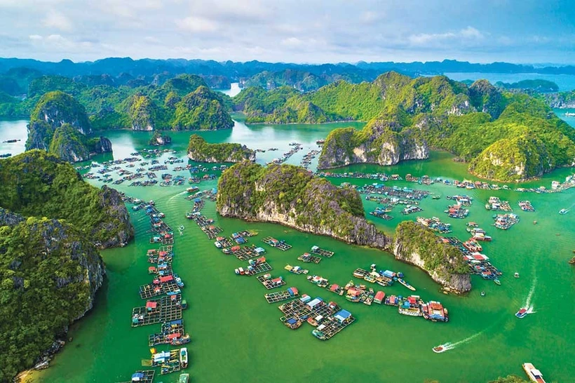 L'archipel de Cat Bà (Hai Phong) a été sélectionné comme décor principal pour une série télévisée de neuf épisodes, adaptée du célèbre jeu en ligne League of Legends. Photo : baodautu.vn