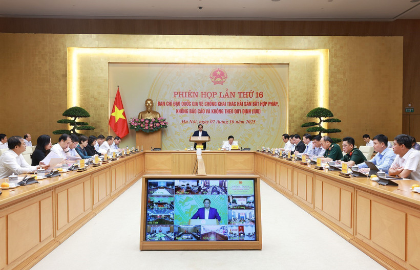 Le Premier ministre Pham Minh Chinh prend la parole lors de la réunion. Photo: VNA