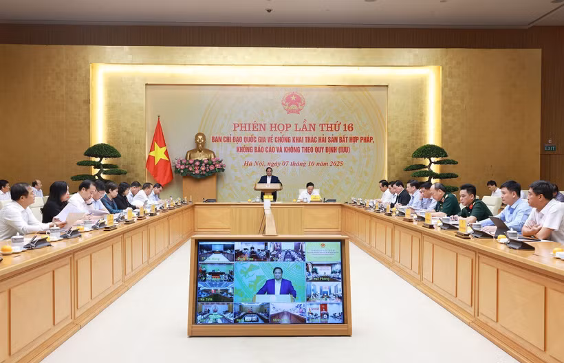 Le Premier ministre Pham Minh Chinh prend la parole lors de la réunion. Photo: VNA