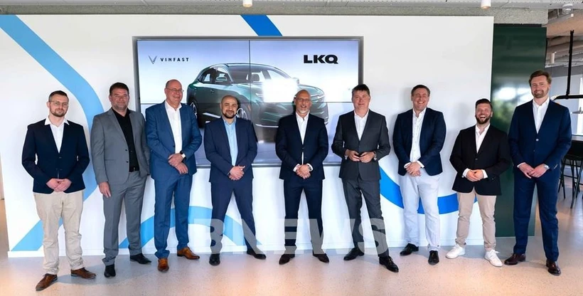 Le 2 mai, VinFast a annoncé une coopération stratégique avec LKQ Netherlands afin de développer son réseau de services de maintenance et d’après-vente pour véhicules électriques sur l’ensemble du territoire néerlandais. Photo: bnews.vn