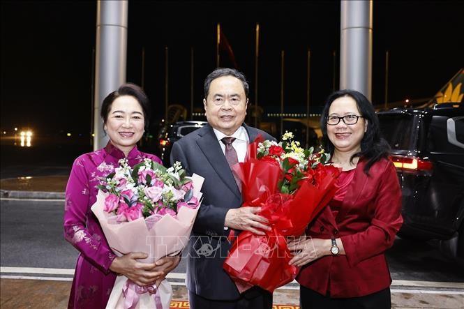 Cérémonie de départ du président de l’Assemblée nationale, Trân Thanh Man, à l'aéroport de Noi Bai. Photo: VNA