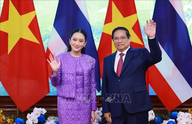 Le Premier ministre vietnamien, Pham Minh Chinh, et son homologue thaïlandaise, Paetongtarn Shinawatra. Photo: VNA