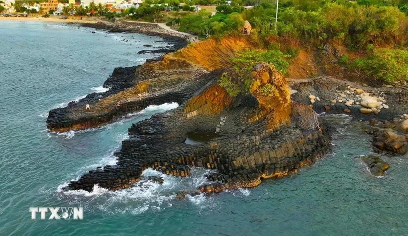 Falaise Da Dia se trouve dans la commune d'An Ninh Dong, district de Tuy An, province de Phu Yen. Photo : VNA