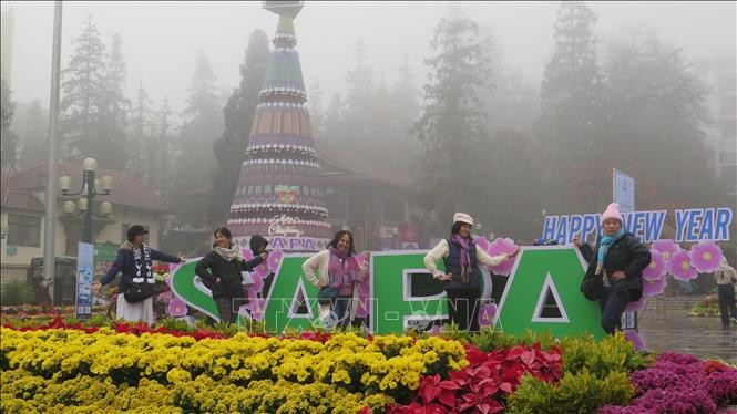 Visiteurs à Sa Pa, Lao Cai. Photo: VNA
