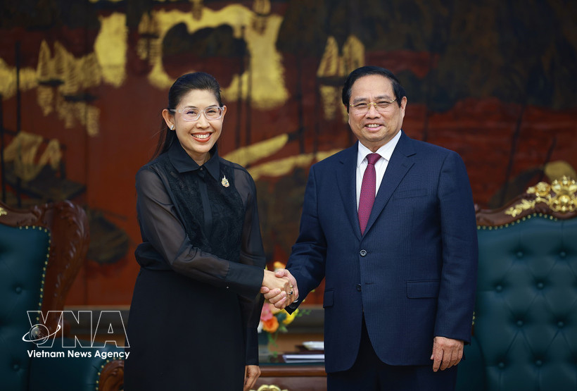 Le Premier ministre Pham Minh Chinh et Urawadee Sriphiromaya, ambassadrice de Thaïlande au Vietnam. Photo: VNA