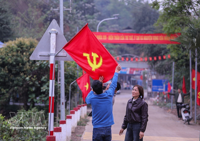La commune de Muong Sai (Son La) est décorée avec éclat, prête pour la grande fête nationale. Photo : VNA