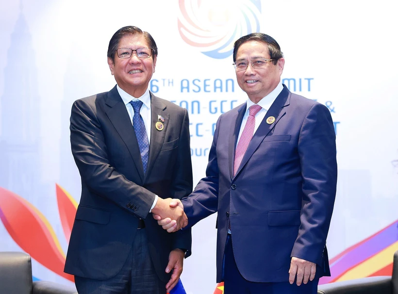 Le Premier ministre Pham Minh Chinh (droite) et le président des Philippines, Ferdinand Romualdez Marcos Jr. Photo: VNA