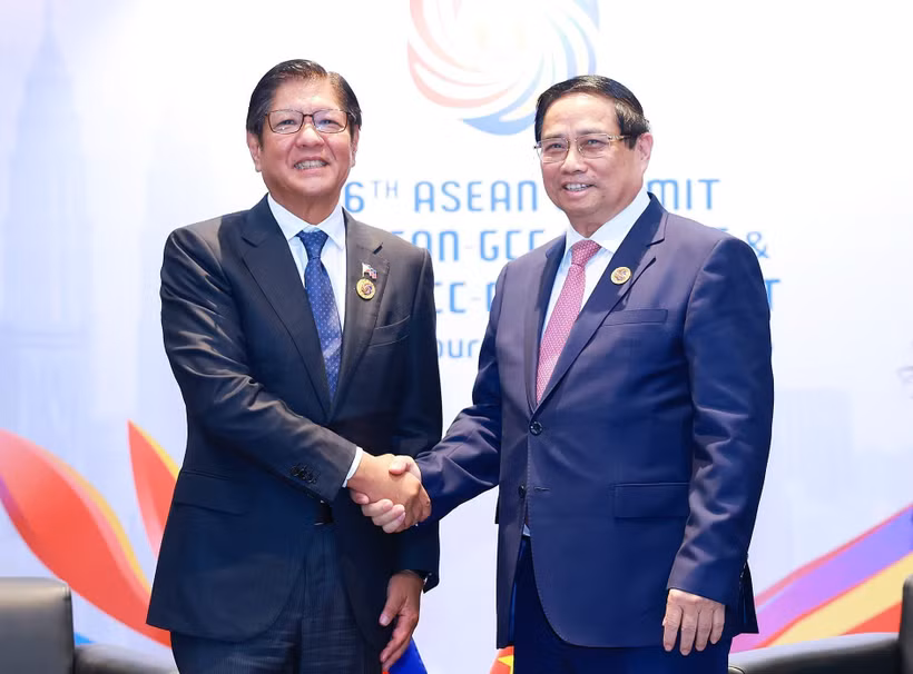 Le Premier ministre Pham Minh Chinh (droite) et le président des Philippines, Ferdinand Romualdez Marcos Jr. Photo: VNA