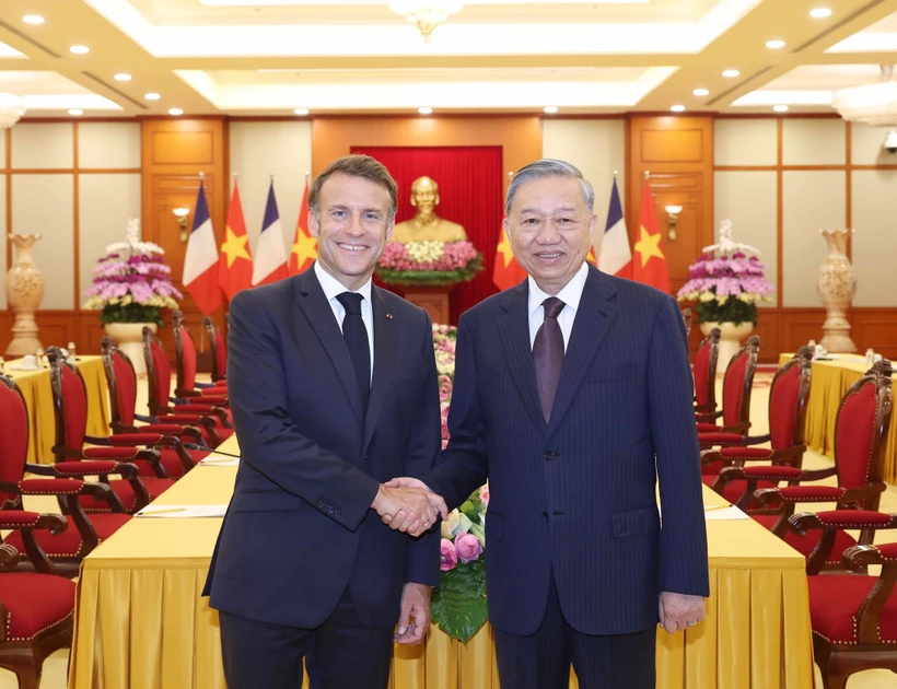 Le secrétaire général du Parti, Tô Lâm, et le président français, Emmanuel Macron. Photo: VNA