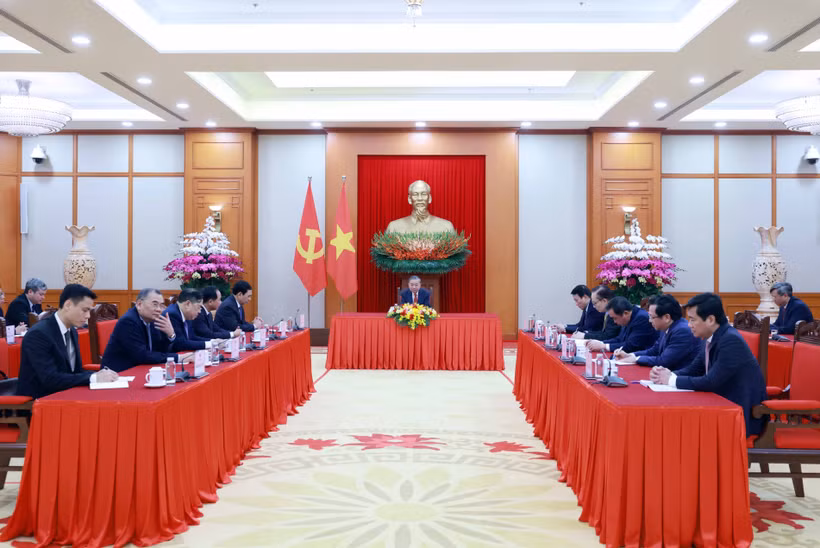 Le soir du 26 janvier, le secrétaire général du Parti communiste du Vietnam (PCV), Tô Lâm, a eu un entretien téléphonique avec le premier secrétaire du Parti communiste de Cuba et président de Cuba, Miguel Diaz-Canel. Photo: VNA