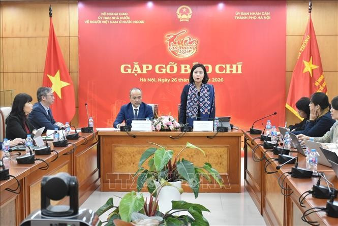 Dans l’après-midi du 26 janvier, à Hanoï, une rencontre avec la presse dans le cadre du programme « Xuân Quê hương » 2026 a été organisée. Photo: VNA