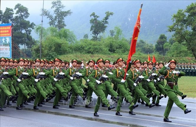 Le bloc de la Police populaire à la 4e répétition combinée des forces participant au défilé en l'honneur du 80e anniversaire de la Révolution d'août et de la Fête nationale. Photo : VNA