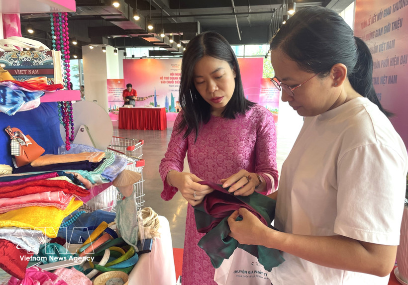 Le marché intérieur, fort de plus de 100 millions d'habitants, offre un potentiel considérable aux entreprises vietnamiennes. Photo : VNA
