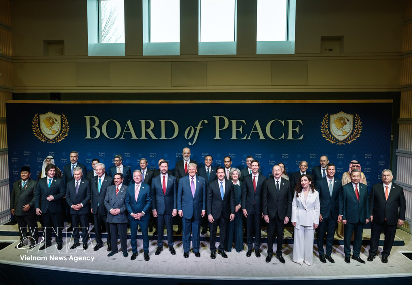 Le secrétaire général To Lam et les chefs de délégation assistent à la réunion inaugurale du Conseil de la paix sur Gaza. Photo: VNA