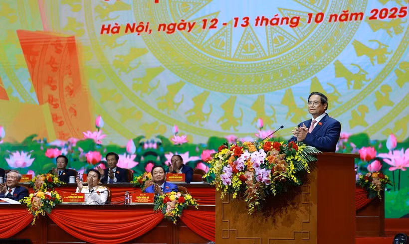 Pham Minh Chinh, membre du Bureau politique, secrétaire du Comité du Parti et Premier ministre, prononce le discours de clôture du Congrès. Photo : VNA