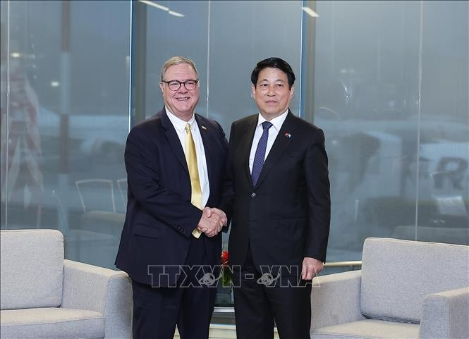 Le président de la République, Luong Cuong, et le vice-gouverneur de l’État de Washington, Denny Heck. Photo: VNA