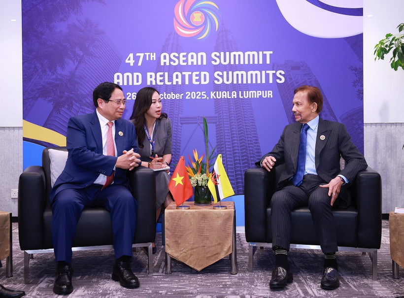 Le Premier ministre Pham Minh Chinh et le Sultan de Brunei Darussalam Haji Hassanal Bolkiah. Photo: VNA