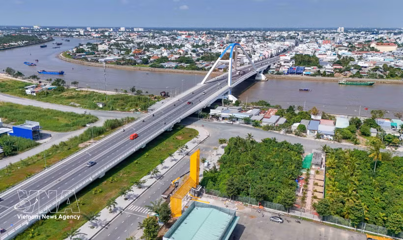 Le pont Tran Hoang Na, qui enjambe la rivière Can Tho. Photo: VNA
