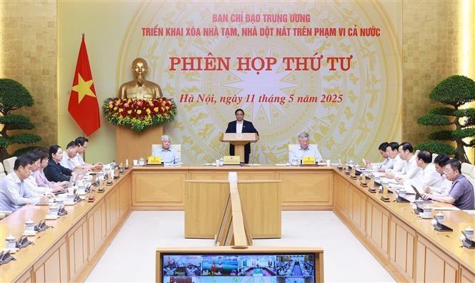 Le Premier ministre Pham Minh Chinh prend la parole lors de la réunion. Photo: VNA