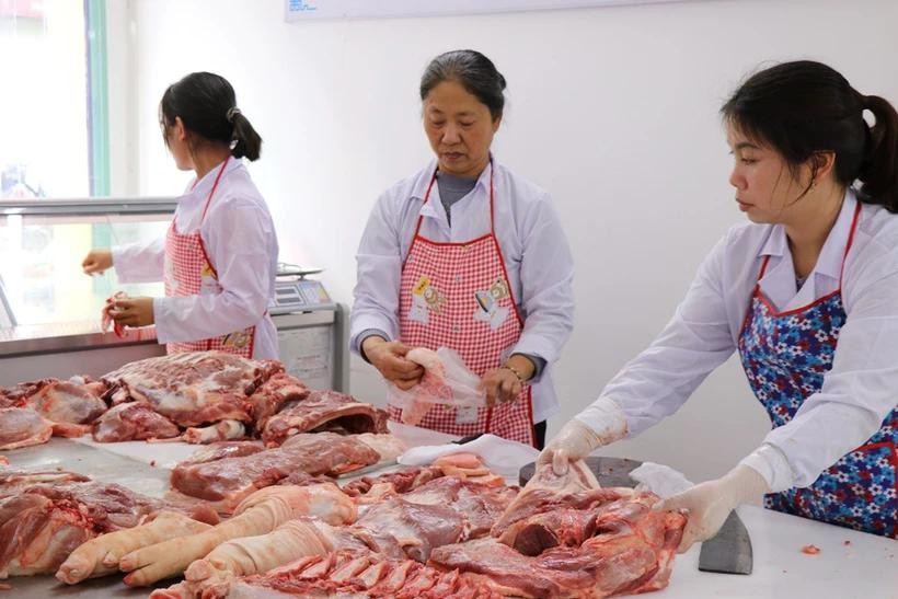 Fin avril, le prix du porc vivant variait entre 66.000 et 77.000 dôngs/kg. Photo: VietnamPlus