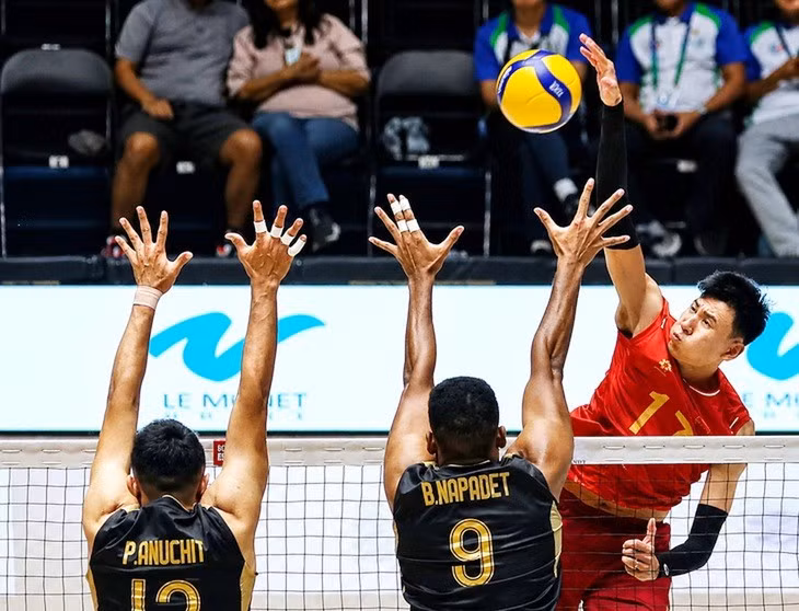 L'équipe masculine vietnamienne de volley-ball remporte pour la première fois le SEA V.Cup. Photo : SAVA