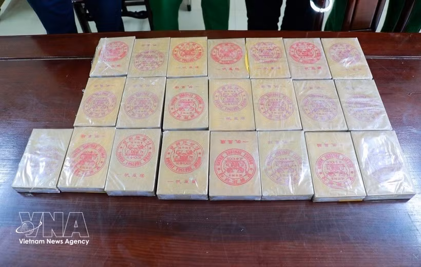 Saisie de 22 pains d’héroïne dans le cadre de l'affaire. Photo: VNA
