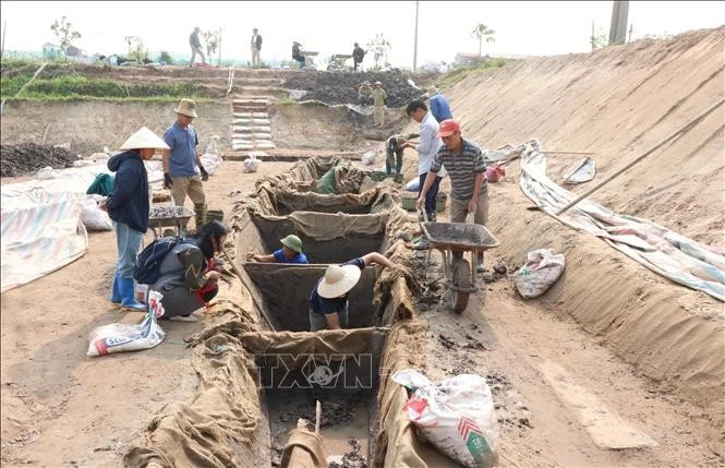 Chaque embarcation fait 16 mètres de long et entre 1,95 et 2 mètres de large — des dimensions imposantes qui en font un type unique dans l’histoire de l’archéologie vietnamienne. Photo: VNA