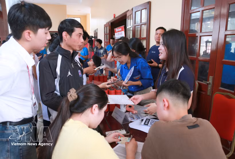 À la fin juin 2026, le Vietnam comptait 499 entreprises titulaires d'une licence en vigueur les autorisant à fournir des services d'envoi de travailleurs vietnamiens à l'étranger sous contrat. Photo : VNA