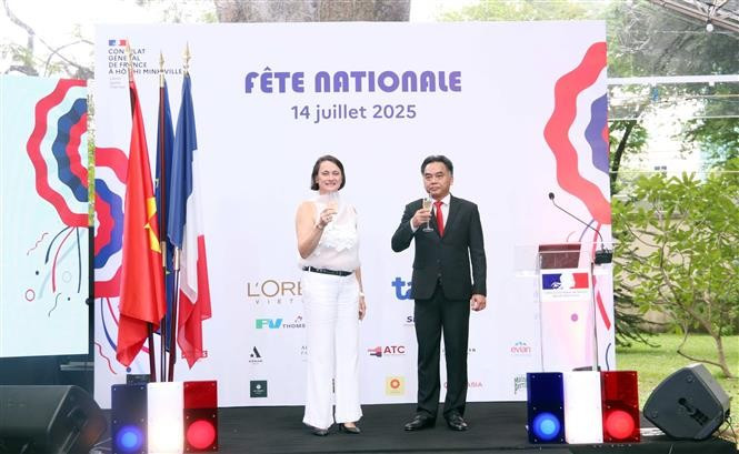 Nguyên Lôc Hà, vice-président du Comité populaire de Hô Chi Minh-Ville, et la consule générale de France à Hô Chi Minh-Ville, Emmanuelle Pavillon-Grosser, lors de l'événement. Photo: VNA