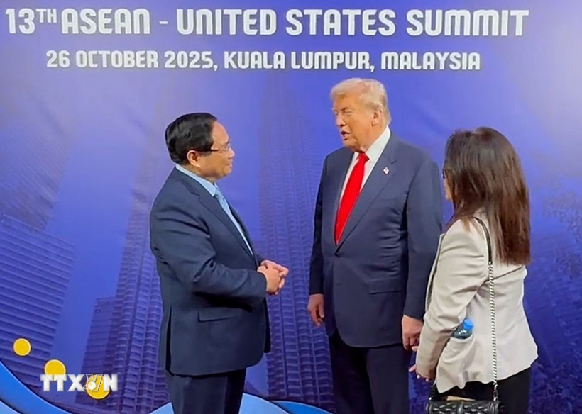 Le Premier ministre Pham Minh Chinh, et le président des États-Unis, Donald Trump. Photo: VNA