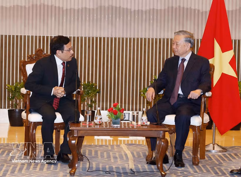 Le dirigeant To Lam et Arun Kumar Singh, président de l'ONGC. Photo : VNA