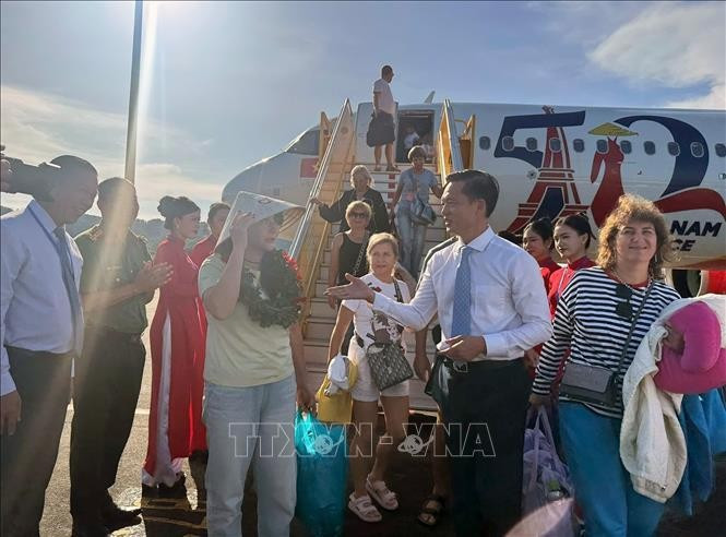 Touristes russes à l’aéroport international de Phu Quoc. Photo: VNA
