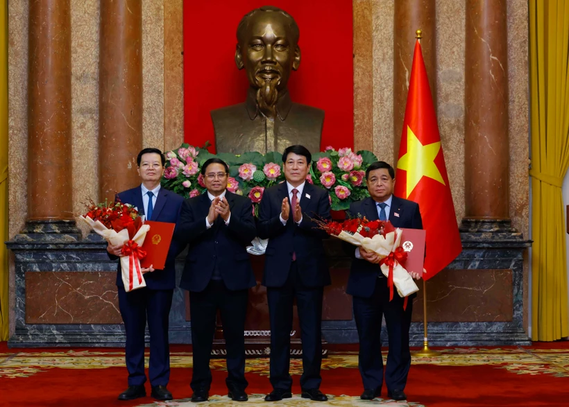 Le président Luong Cuong, le Premier ministre Pham Minh Chinh, les vice-Premiers ministres Nguyen Chi Dung et Mai Van Chinh. Photo : VNA