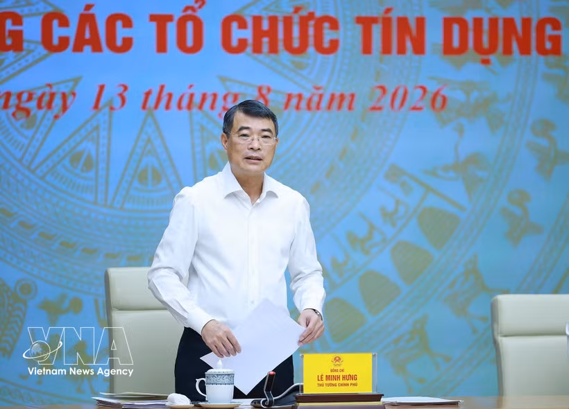 Le Premier ministre Le Minh Hung lors d’une réunion avec la Banque d’État du Vietnam et les établissements de crédit. Photo : VNA
