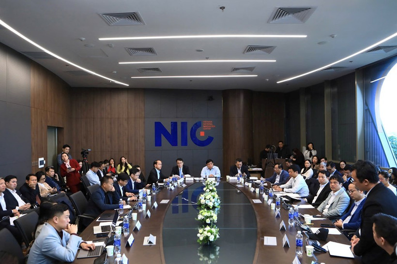 Des responsables du ministère des Finances, du ministère des Sciences et des Technologies, des représentants d'instituts de recherche et d'universités, ainsi que près de 70 experts de 22 pays, participent à l'événement. Photo : NIC