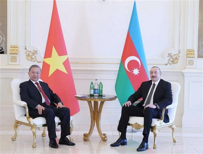 Le secrétaire général du Parti communiste du Vietnam (PCV), Tô Lâm (gauche), et le président d’Azerbaïdjan et président du Parti du nouvel Azerbaïdjan au pouvoir, Ilham Aliyev. Photo: VNA