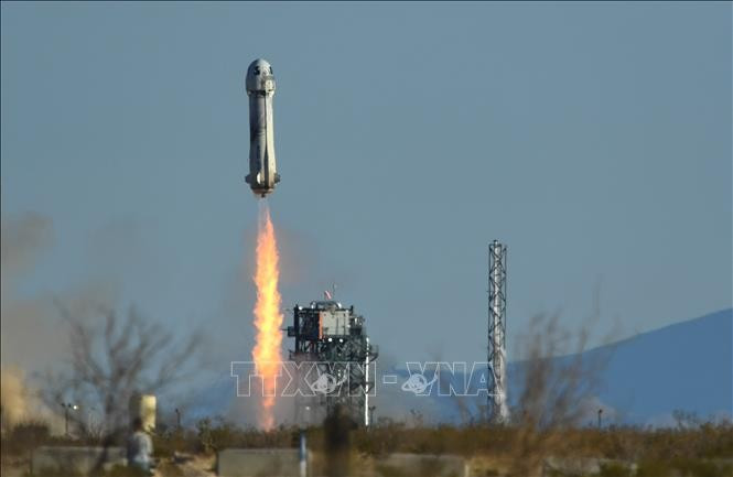 La fusée New Shepard de Blue Origin décolle du site de lancement près de Van Horn, au Texas, aux États-Unis. Photo d'archives : AFP/VNA