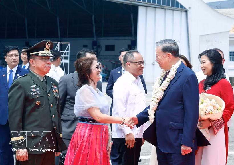 Dans l’après-midi du 31 mai, le secrétaire général du Parti communiste du Vietnam (PCV) et président vietnamien, To Lam, accompagné de son épouse Ngo Phuong Ly et d’une délégation vietnamienne de haut niveau, est arrivé à Manille. Photo: VNA