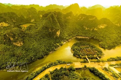 Entre temples, pagodes et paysages de rizières, le complexe paysager de Tràng An est classé au patrimoine mondial de l'UNESCO en 2014. Photo: VNA