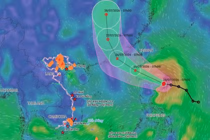 Le typhon Noul s’est intensifiée à l’est des Philippines et pourrait atteindre la Mer Orientale dans les prochains jours. Photo : VNDMS