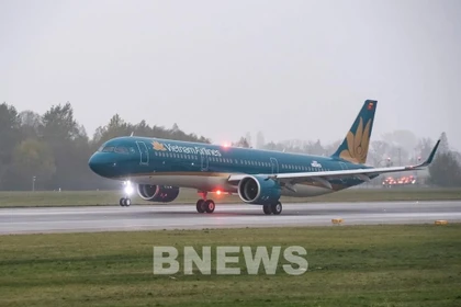 L’Autorité de l’aviation civile du Vietnam annonce la suspension temporaire des opérations dans cinq aéroports du Centre du Vietnam. Source : VNA