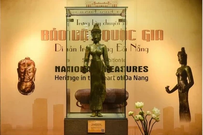 En exposition, la statue de Tara Laksmindra-Lokesvara, vieille de 1.200 ans, un des 30 premiers objets reconnus comme trésors nationaux. Photo : SGGP