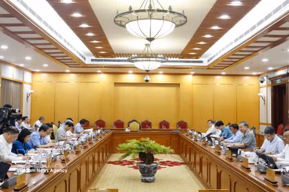 Vue de la réunion du Politburo, à Hanoi, le 15 mai. Photo: VNA