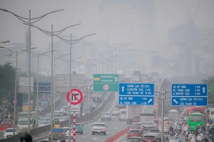 La ville de Hanoi suffoque sous une pollution extrême, l'indice de qualité de l'air (IQA) atteignant un seuil d'alerte sanitaire. Photo : NDEL