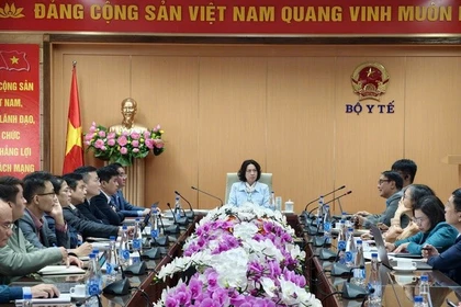 La vice-ministre de la Santé, Nguyên Thi Liên Huong (centre). Photo : VGP