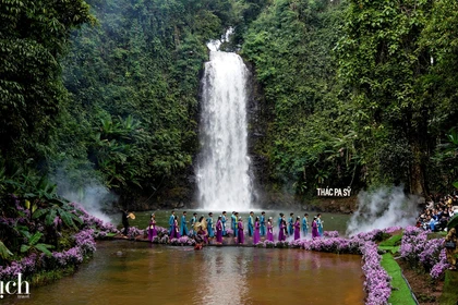 La cascade de Pa Sy à Măng Đen est un site touristique très prisé. Photo : tcdulichtphcm.vn