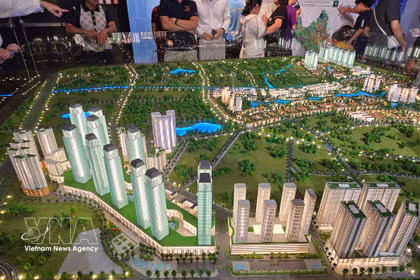 Paysage le long du boulevard Thang Long. Le plan directeur repose sur un modèle urbain qualifié de «multi-niveaux, multi-couches, multi-pôles et multi-centres. Photo: VNA