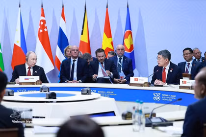 Le Premier ministre vietnamien Lê Minh Hung s’exprime lors de la séance plénière du Sommet commémoratif du 35e anniversaire des relations ASEAN-Russie, à Kazan, capitale de la République du Tatarstan, en Fédération de Russie, le 18 juin. Photo : VNA