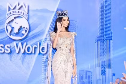 La Miss Monde en titre, Opal Suchata, lors de sa visite au Vietnam. Photo : organisateurs