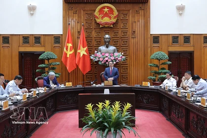 Le Premier ministre Pham Minh Chinh préside la réunion de la permanence du gouvernement sur la préparation de la mise en œuvre du projet de réserve nationale de pétrole brut à Nghi Son. Photo : VNA